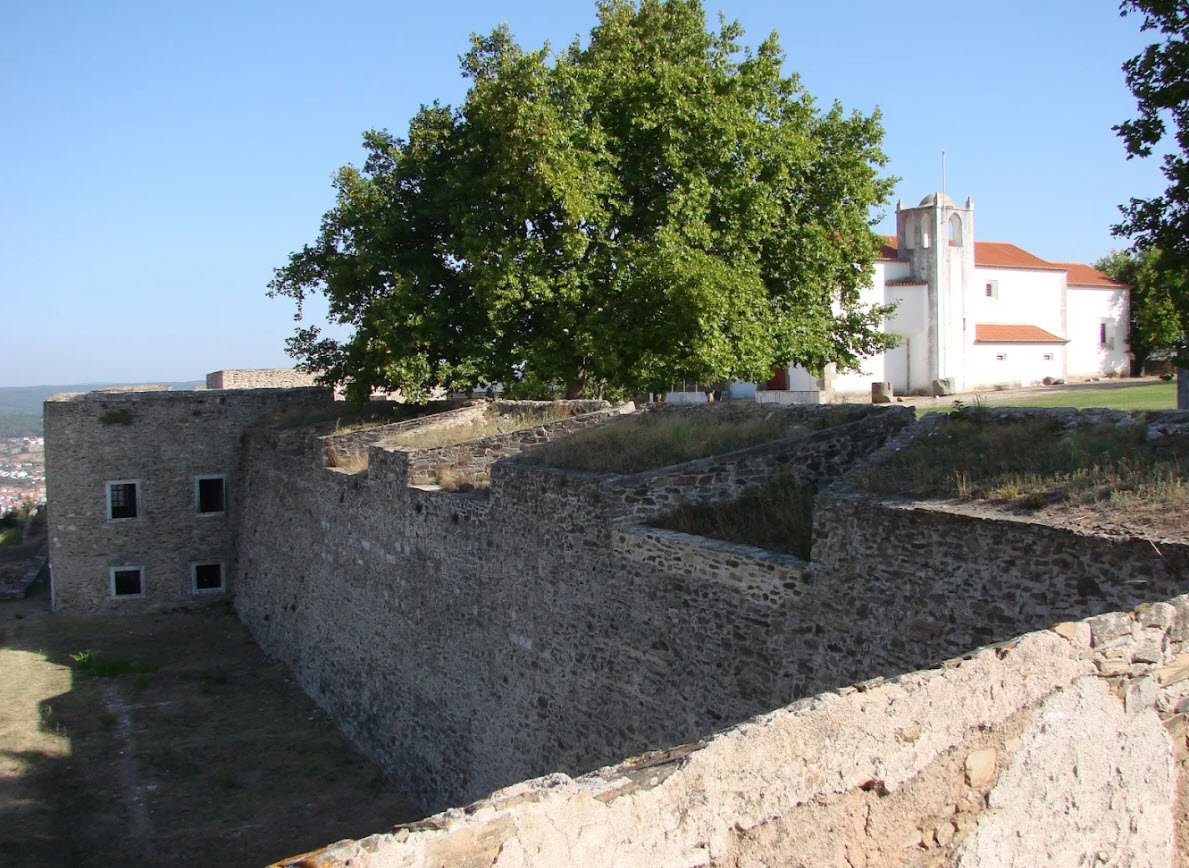 Panteão dos Almeida, Portugal